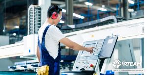 betan&iacute;tott g&eacute;pkezelő logozott.jpg